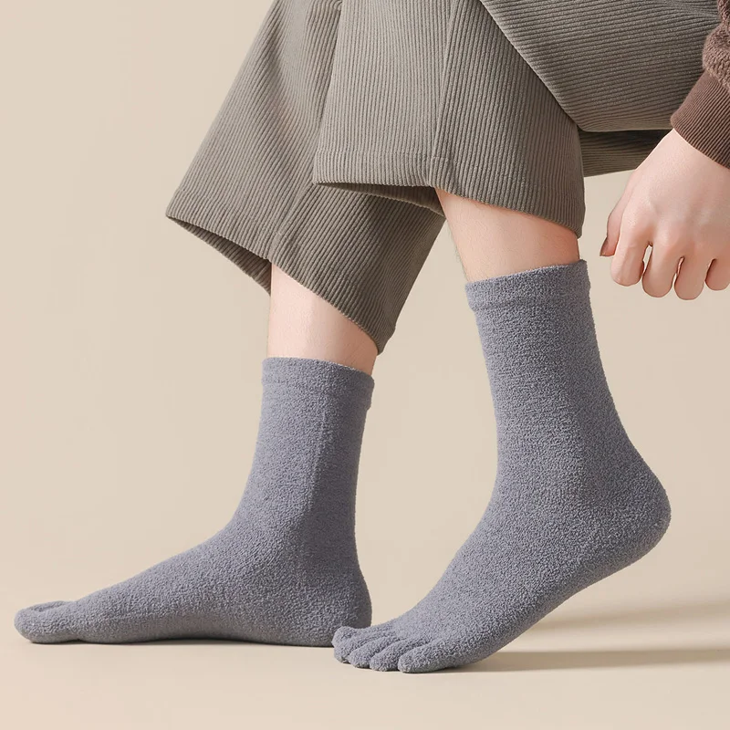 6足入り、厚手のサーマル素材を使用した、指が分かれた靴下。男 - Socks Ankle Men のレビューと価格