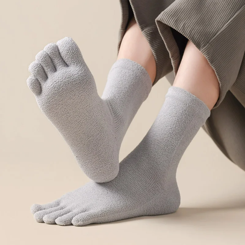 6足入り、厚手のサーマル素材を使用した、指が分かれた靴下。男 - Socks Ankle Men のレビューと価格